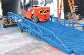 移動(dòng)式(shi)登車(che)橋